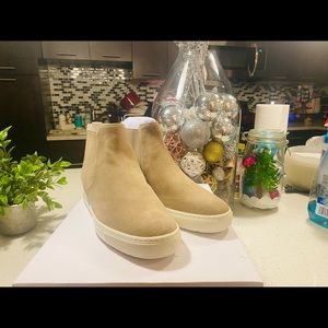 Vince Newlyn Chelsea suede sneakers, tan. $20 9 1/2m.